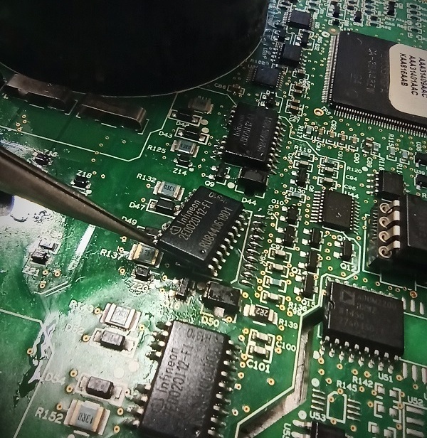 Подбор и замена микросхем путем перепайки на новую 